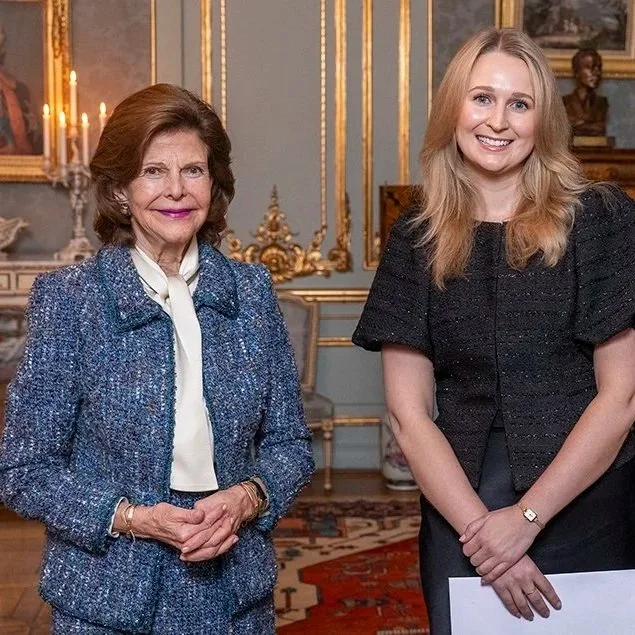 Queen Silvia presents Queen Silvia Jubilee Fund scholarships
