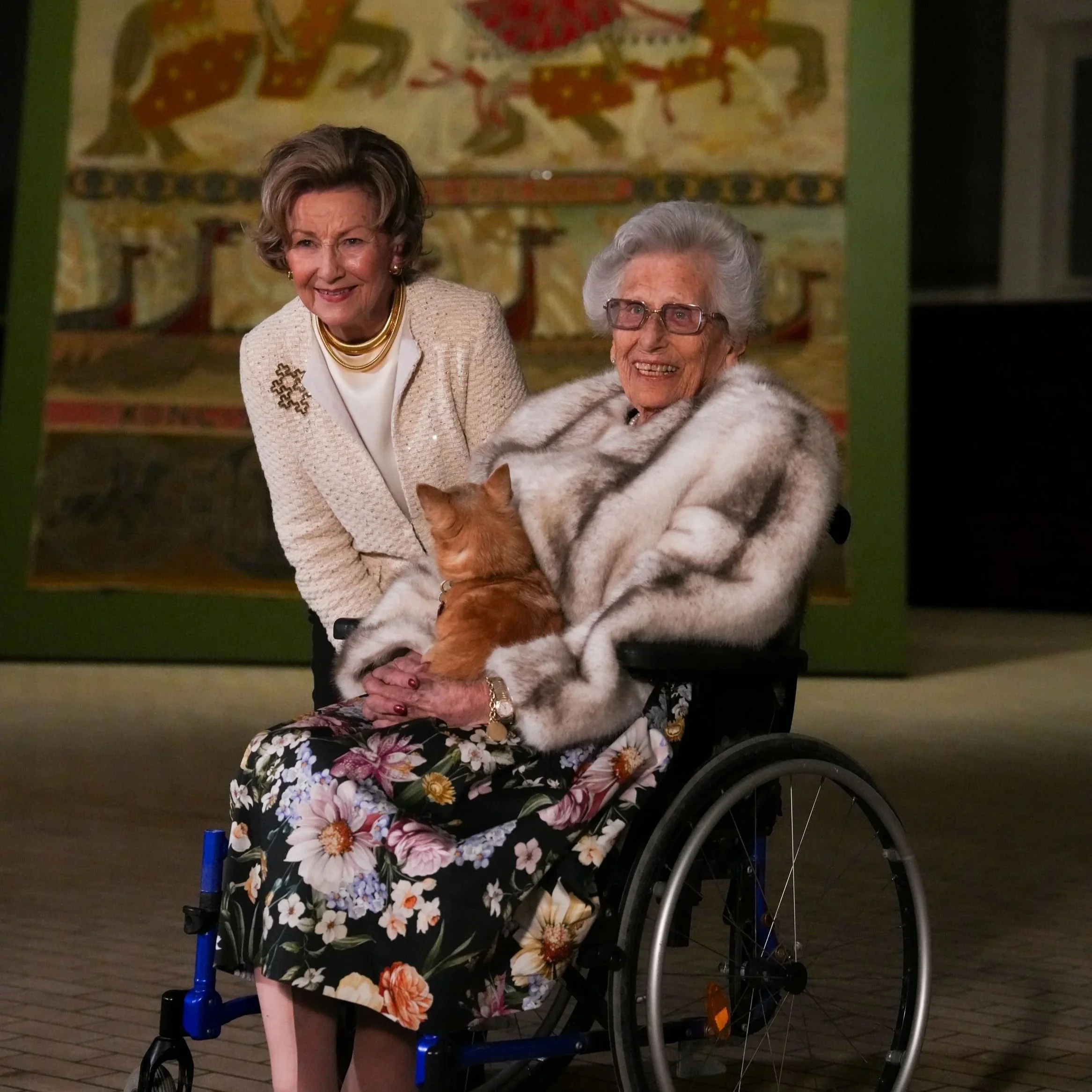 Queen Sonja opens "Threads in Time" exhibition