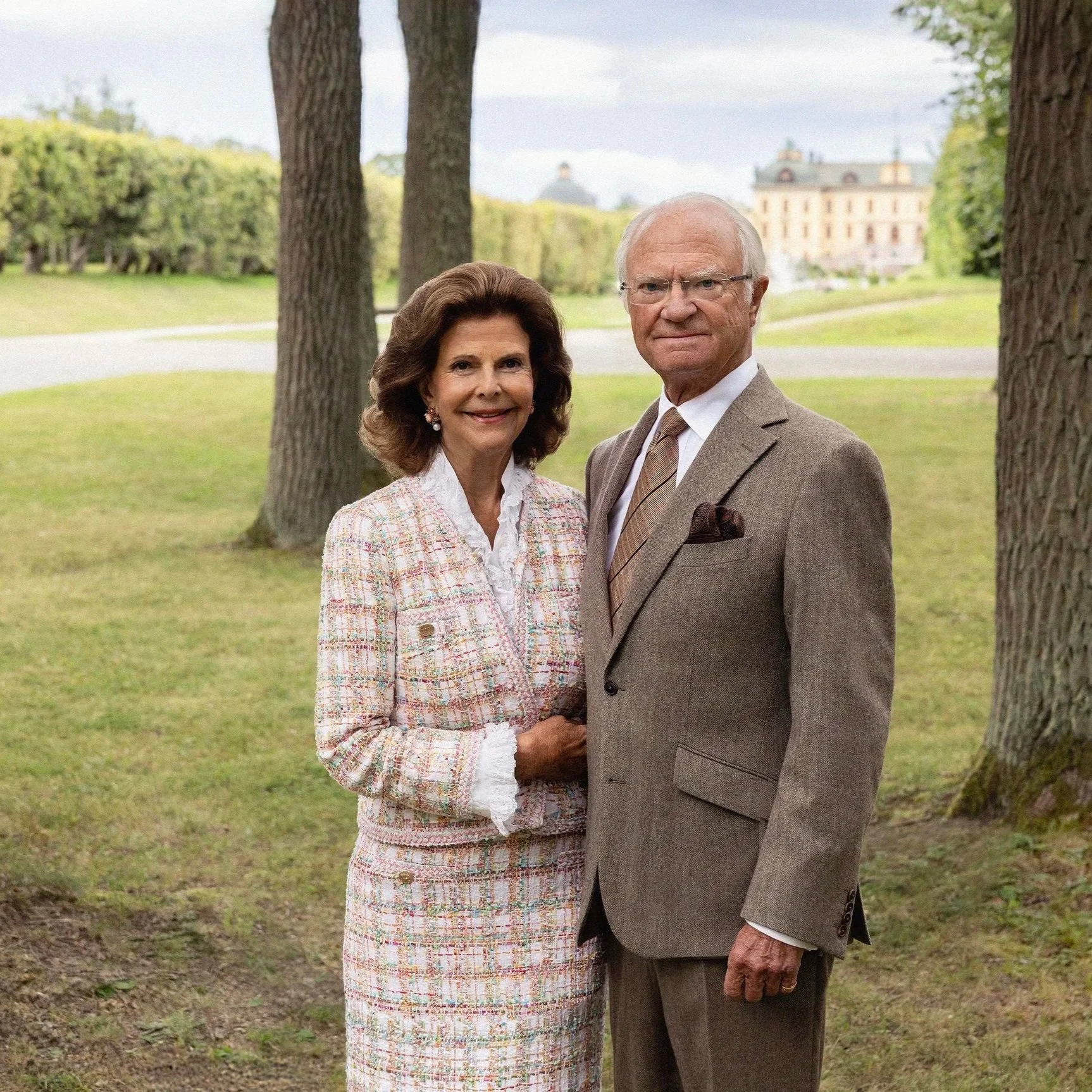 New Official Photo of King Carl Gustaf and Queen Silvia