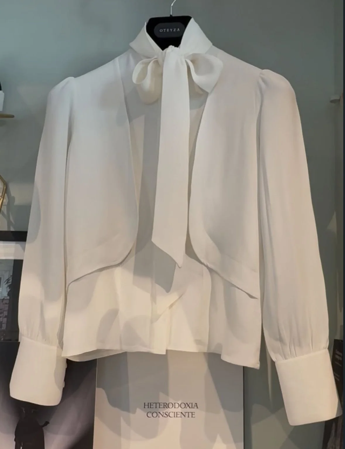 Oteyza Pussy Bow Blouse