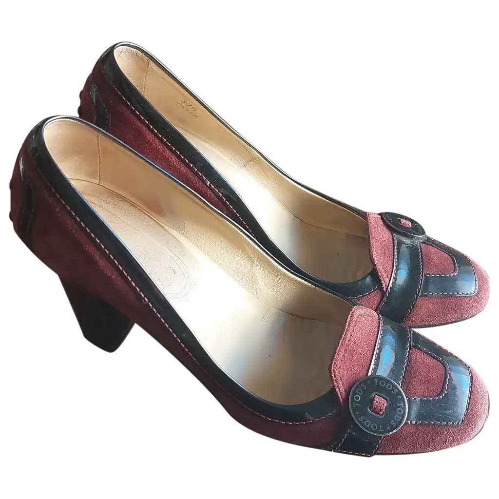 Tod's Court Pumps with Buckles in Burgundy
