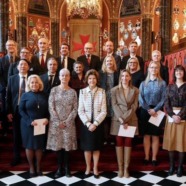 Queen Silvia presents scholarships to researchers