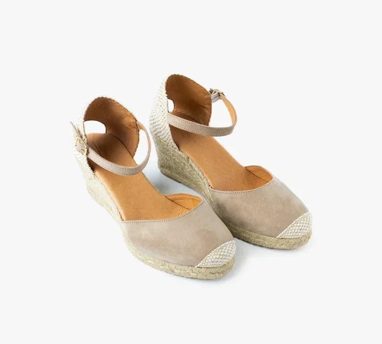Menina+Step+Jimena+Espadrille+Wedge+in+Taupe.webp