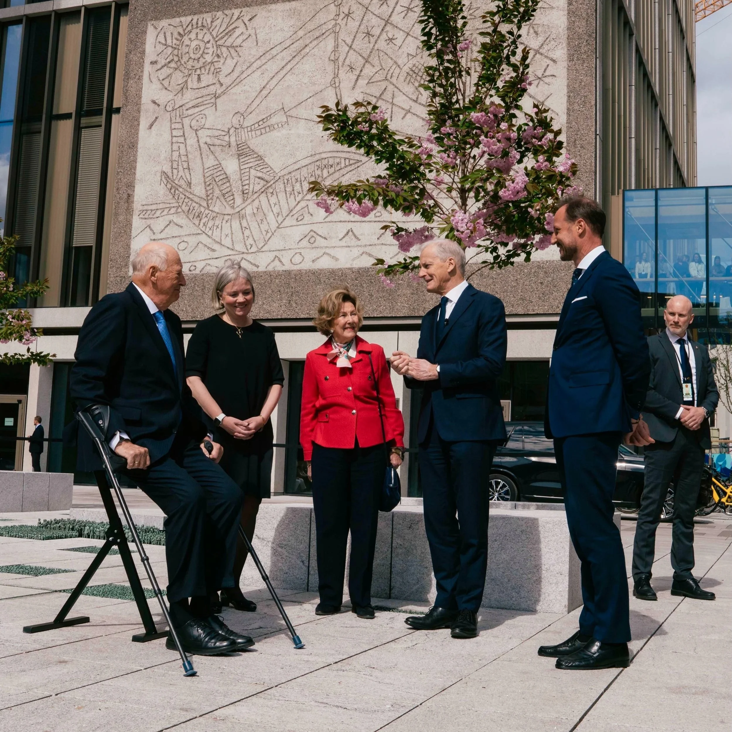 King Harald and Queen Sonja visit new government quarter