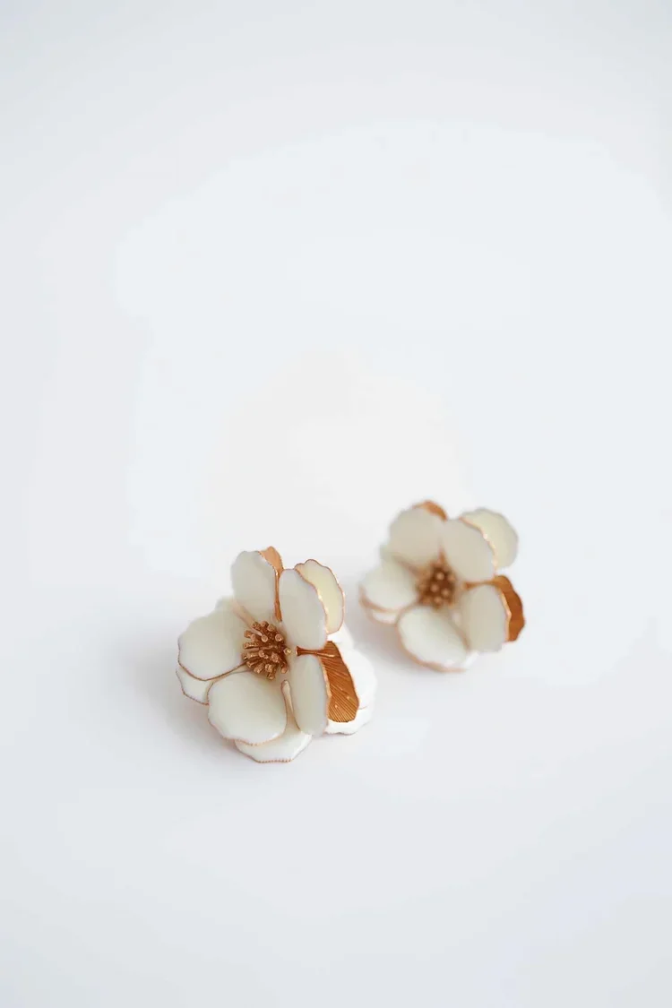 womens-jewellery-zara-floral-earrings_3-1.webp