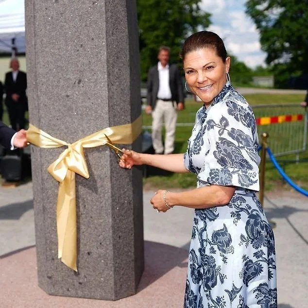 Crown Princess Victoria inaugurates Greta Johansson statue