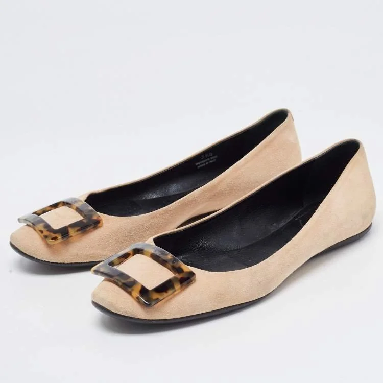 Roger Vivier Gommette Ballet Flats in Beige Suede with Tortiseshell Buckle