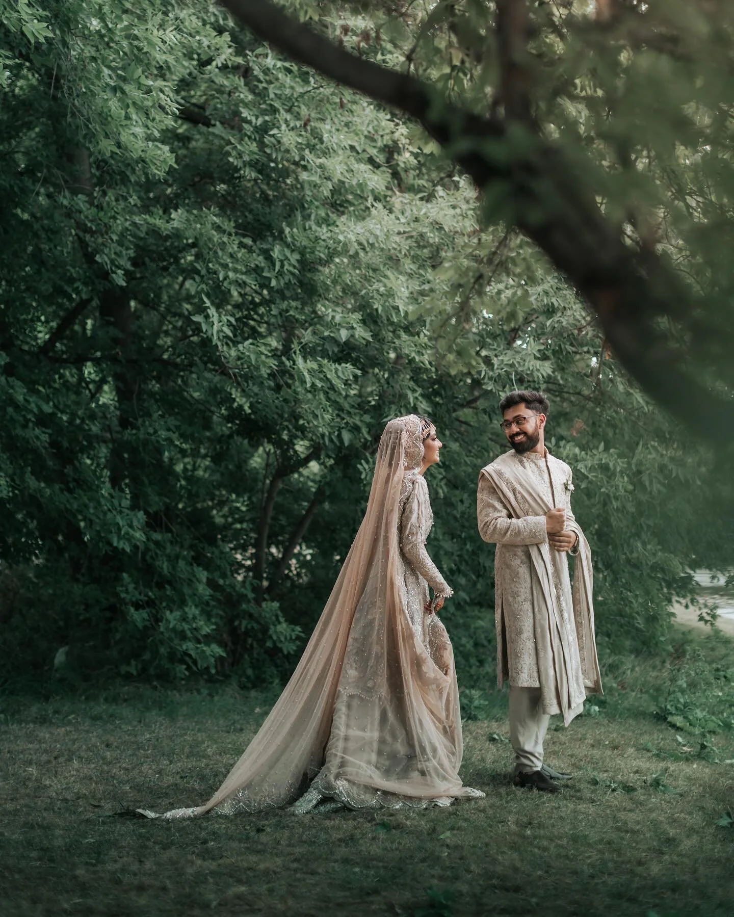 Some of my favs from R &amp; H&rsquo;s Nikkah Day! So excited to photograph their events later this year. I know I suck at posting but more posts coming soon! 

photography: @wajahut @marigoldmoments 
makeup: @sabrinaxmakeup
hair: @blush.studios
mehn