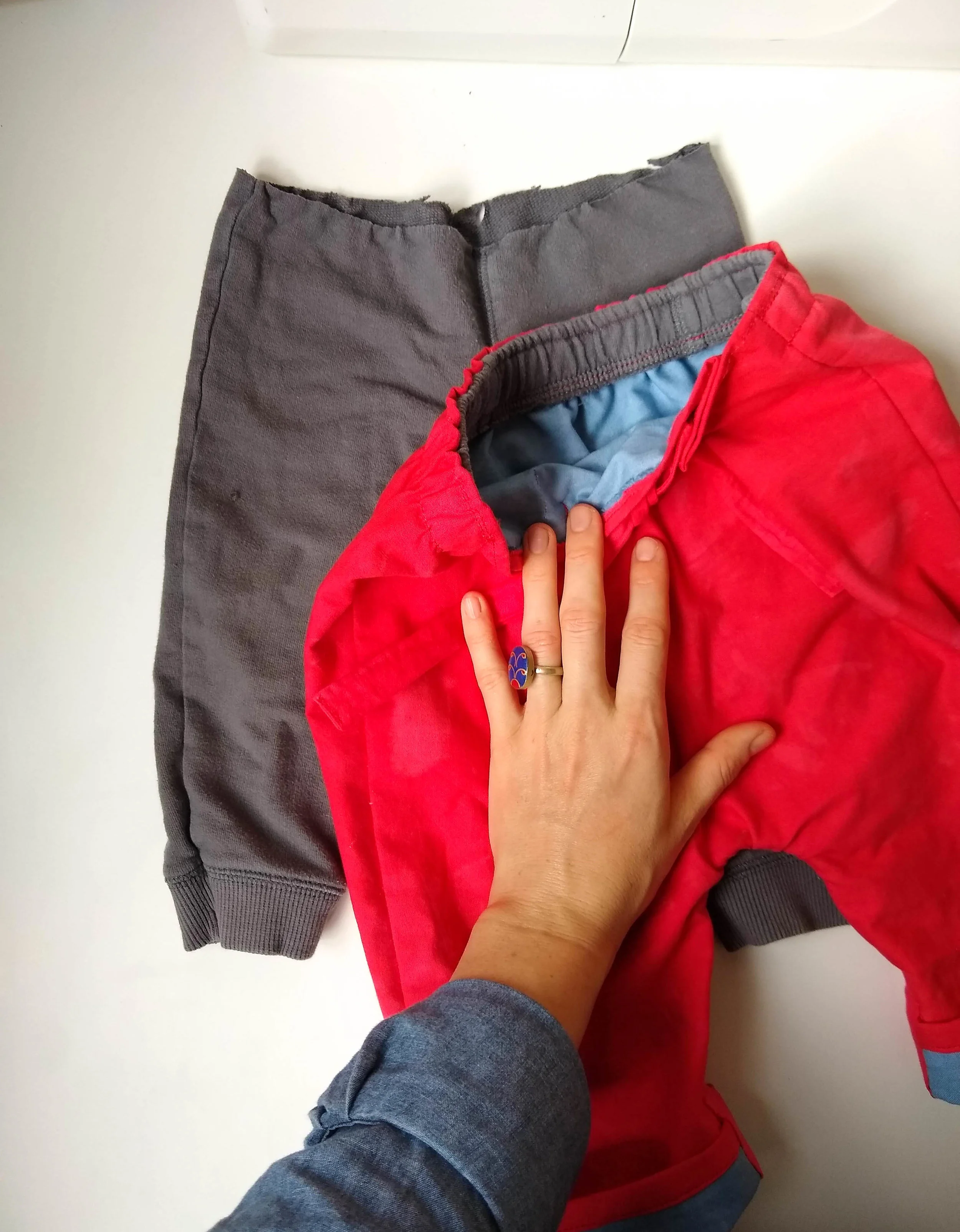 Recycled elastic has the added benefit of already being encased in fabric and therefore more comfortable on the baby’s skin.