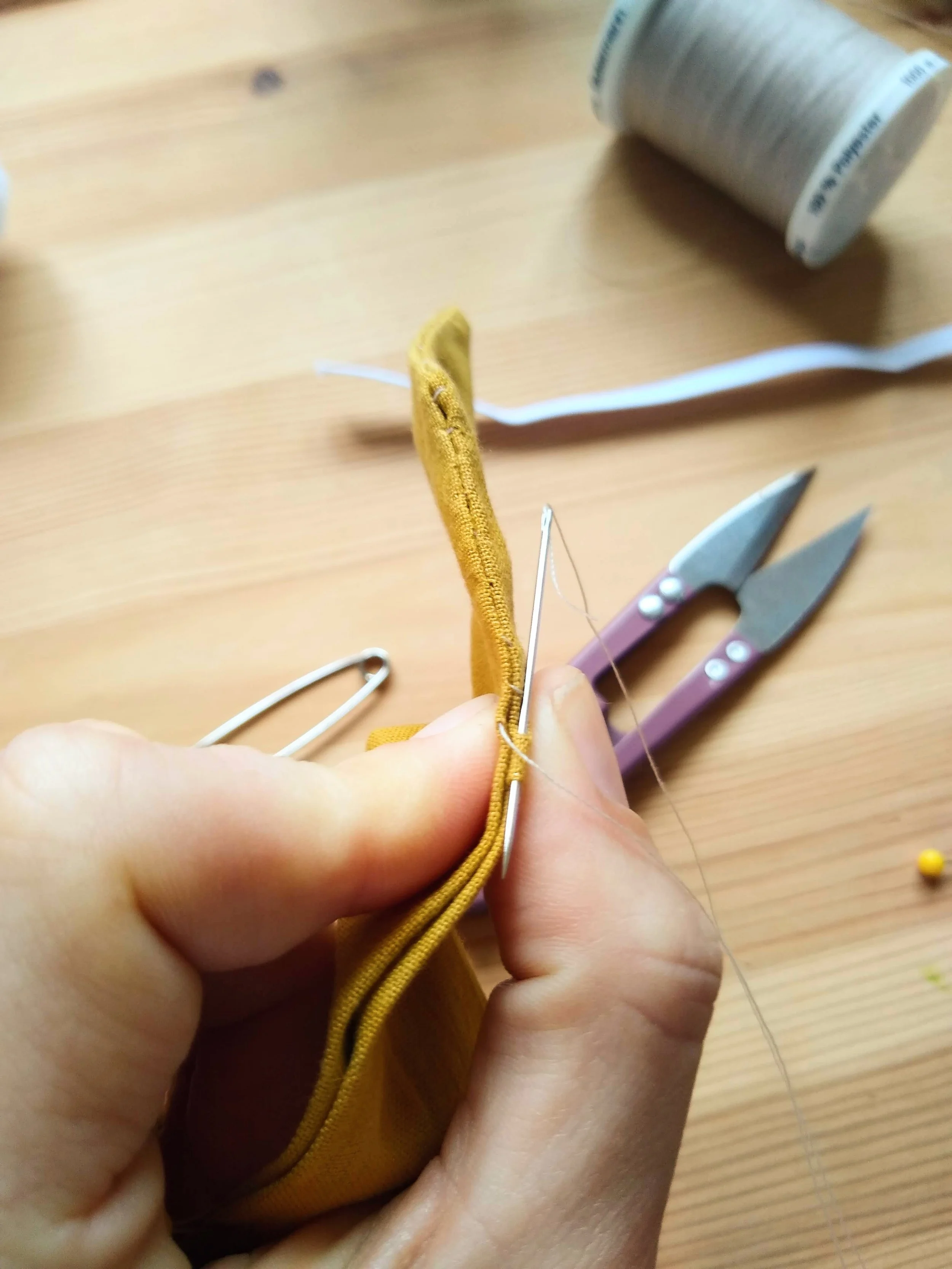 Invisible stitch detail.