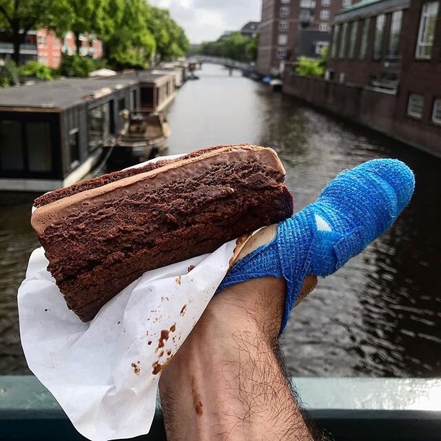 Best way to start another day!
@sammies_ice 
@flos_appetizing_ams 
#amsterdam
#icecreamsamdwich
#thumbforscale