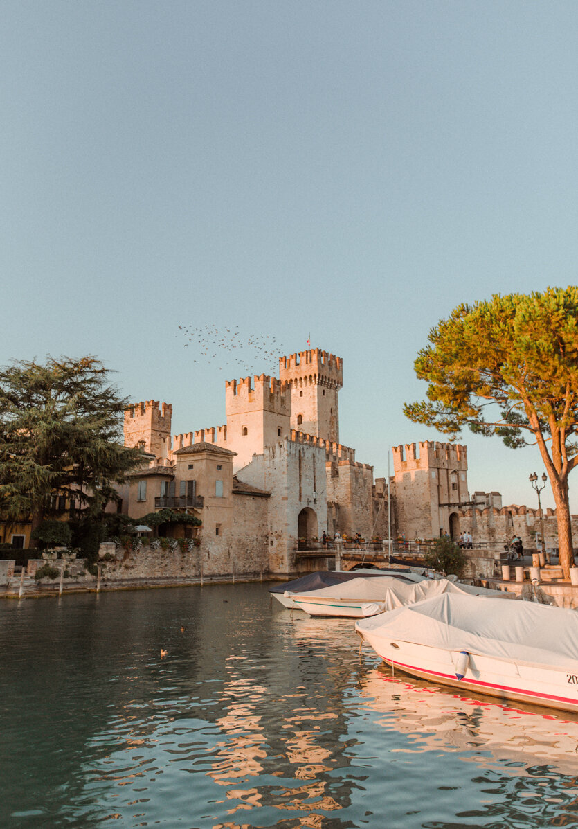 Couple photoshoot lake Garda Sirmione (2 of 80).jpg