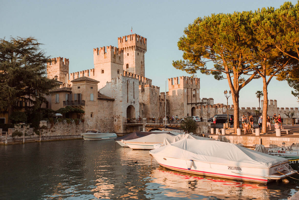 Couple photoshoot lake Garda Sirmione (1 of 80).jpg