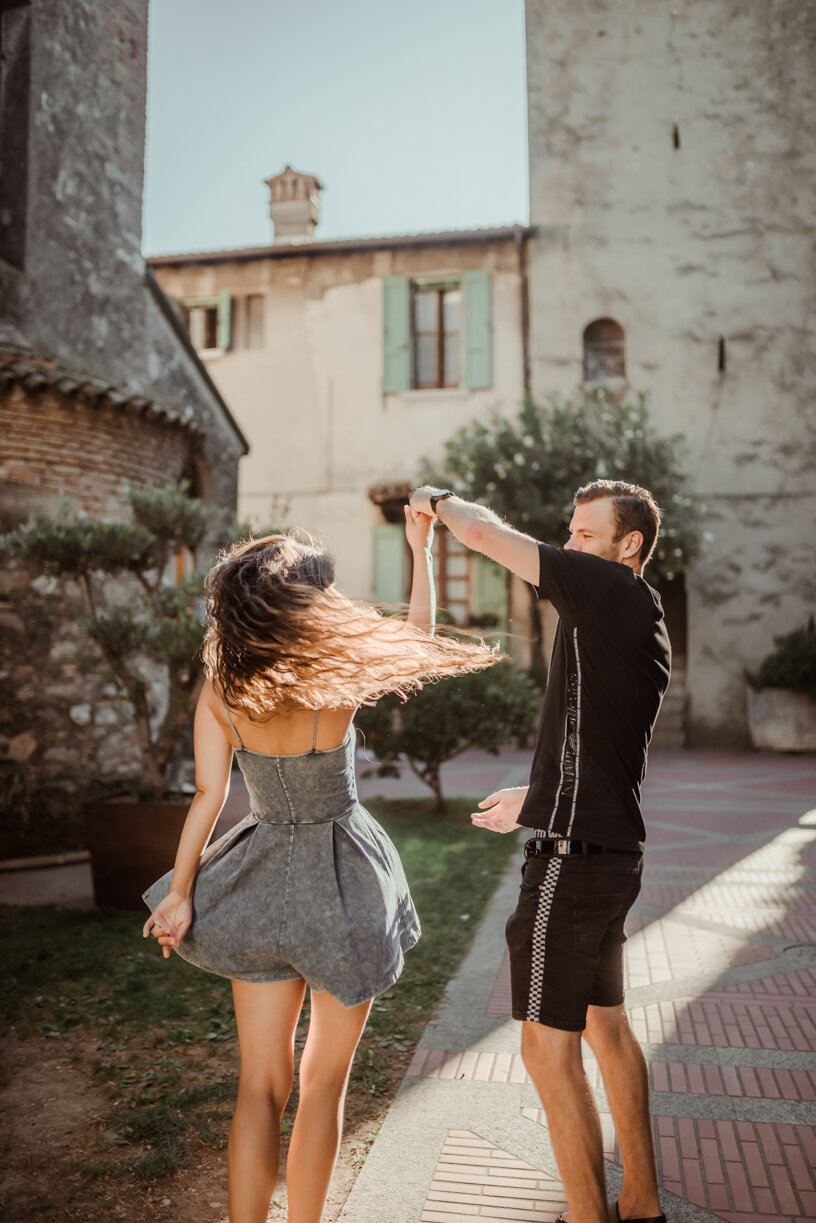 Couple photoshoot lake Garda Sirmione (13 of 80).jpg