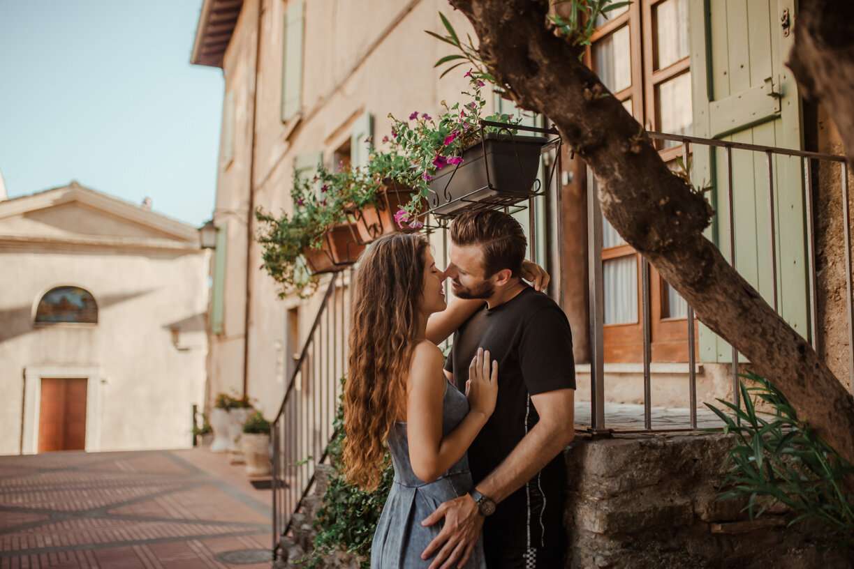 Couple photoshoot lake Garda Sirmione (15 of 80).jpg