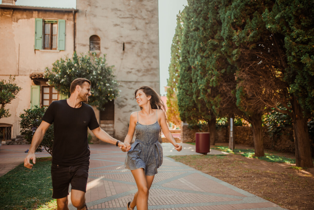 Couple photoshoot lake Garda Sirmione (38 of 80).jpg