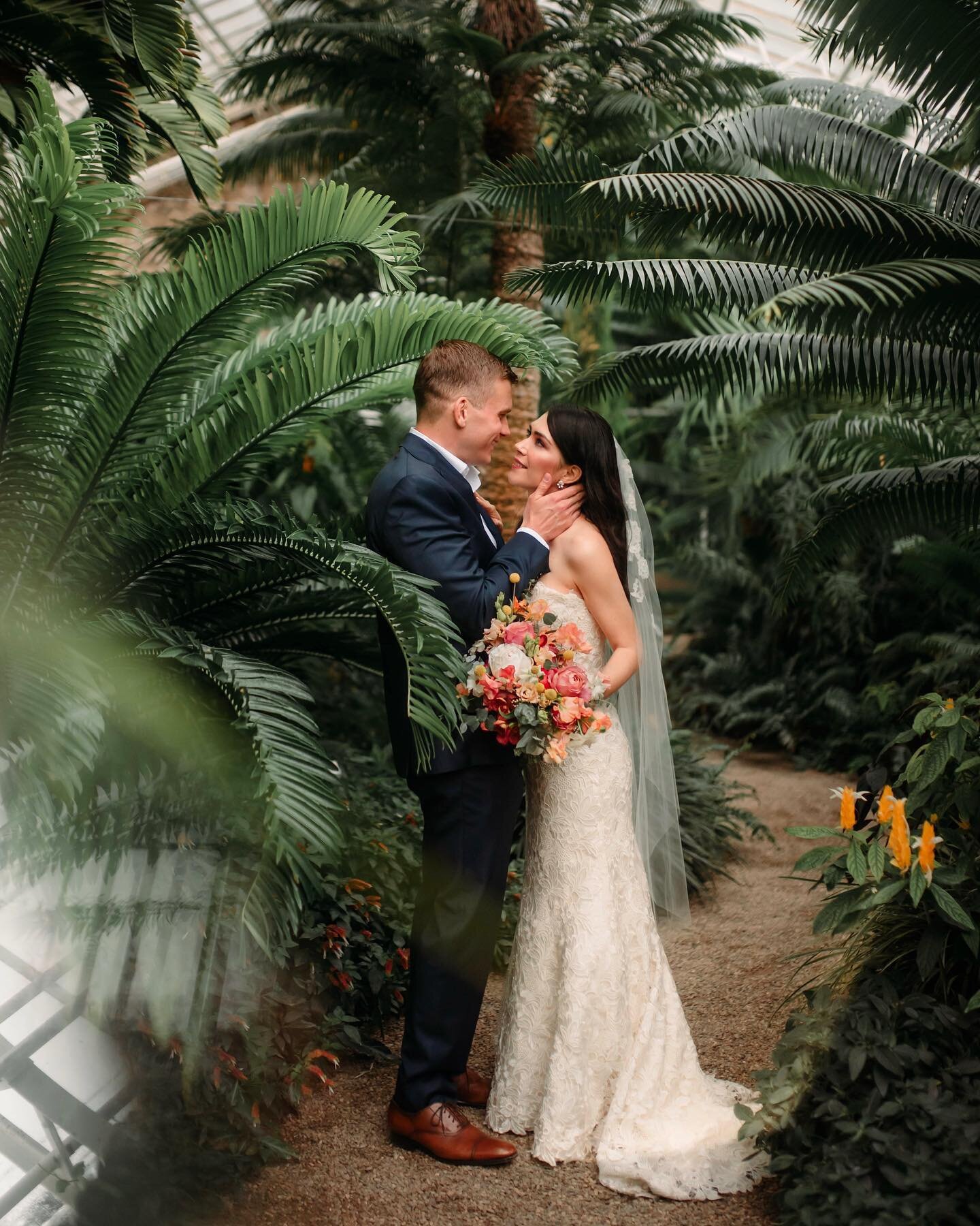 A little throw back to last spring when Carolyn and Greg decided to fly all the way from Texas, USA to elope in Germany having their close family by their side. The day was filled with emotions and special moments, and as we started the getting ready