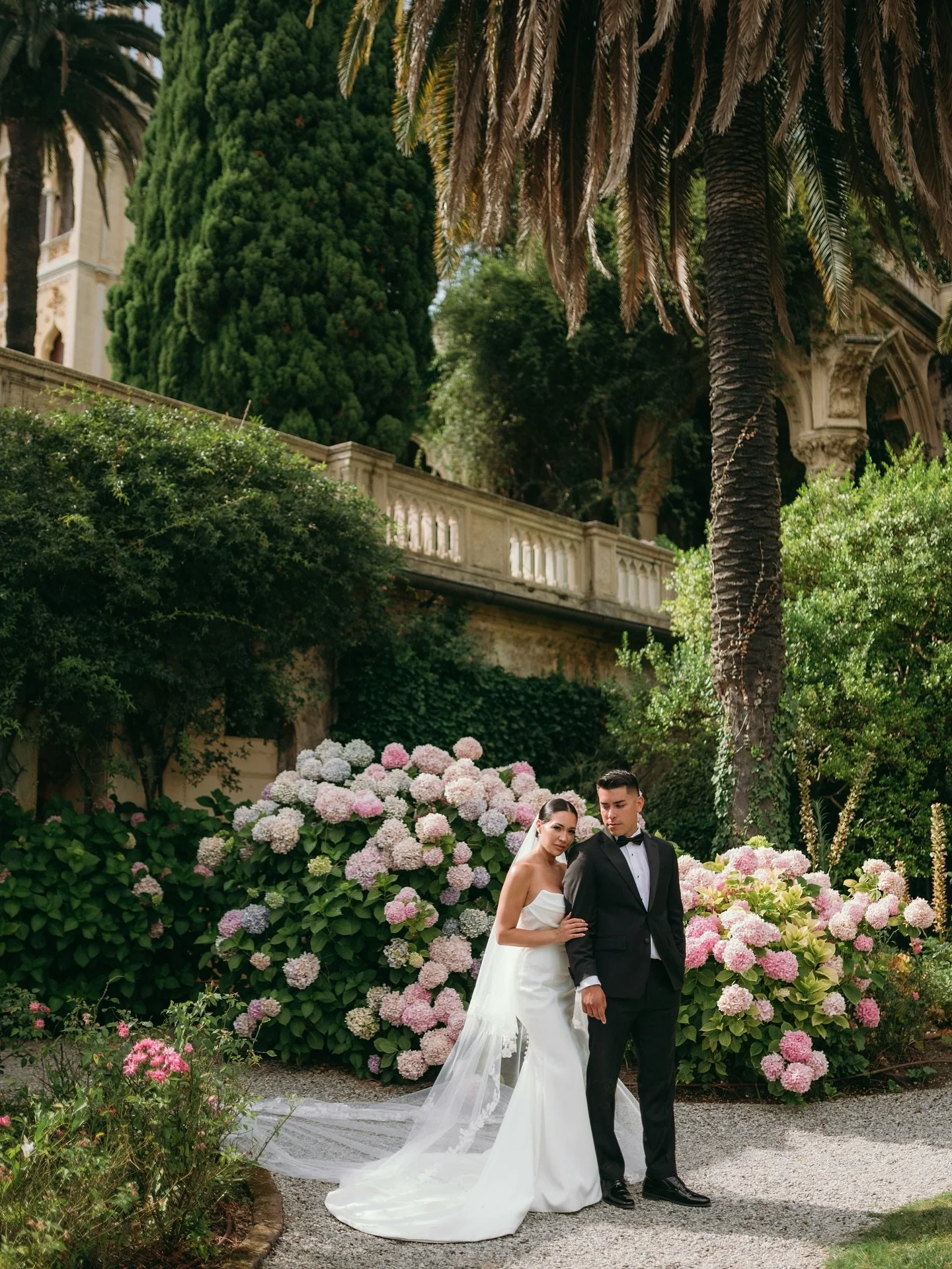 It was almost impossible to choose 20 photos to post in here. This wedding was so special to me, thank you so much for letting me be part of it! @tanya_rivera @joni___p 

Location: @isola_del_garda &amp; @bellerivelifestylehotel &amp; @h_spiaggiadoro