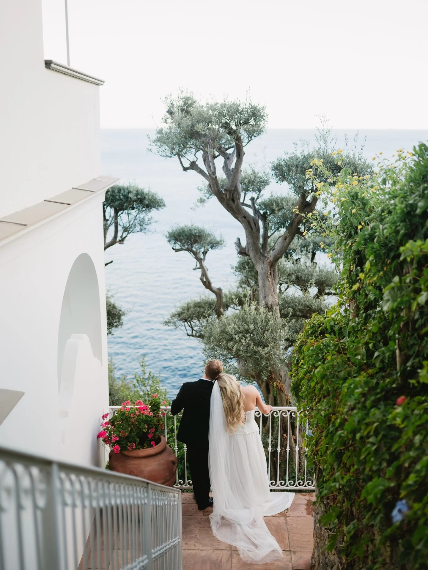 Reminiscing about golden summer days in Amalfi&hellip; one of my favorite memories from last year.

Despite the florist not showing up, despite the chaos of getting there, somehow it all turned into the most unforgettable adventure. The kind that doe