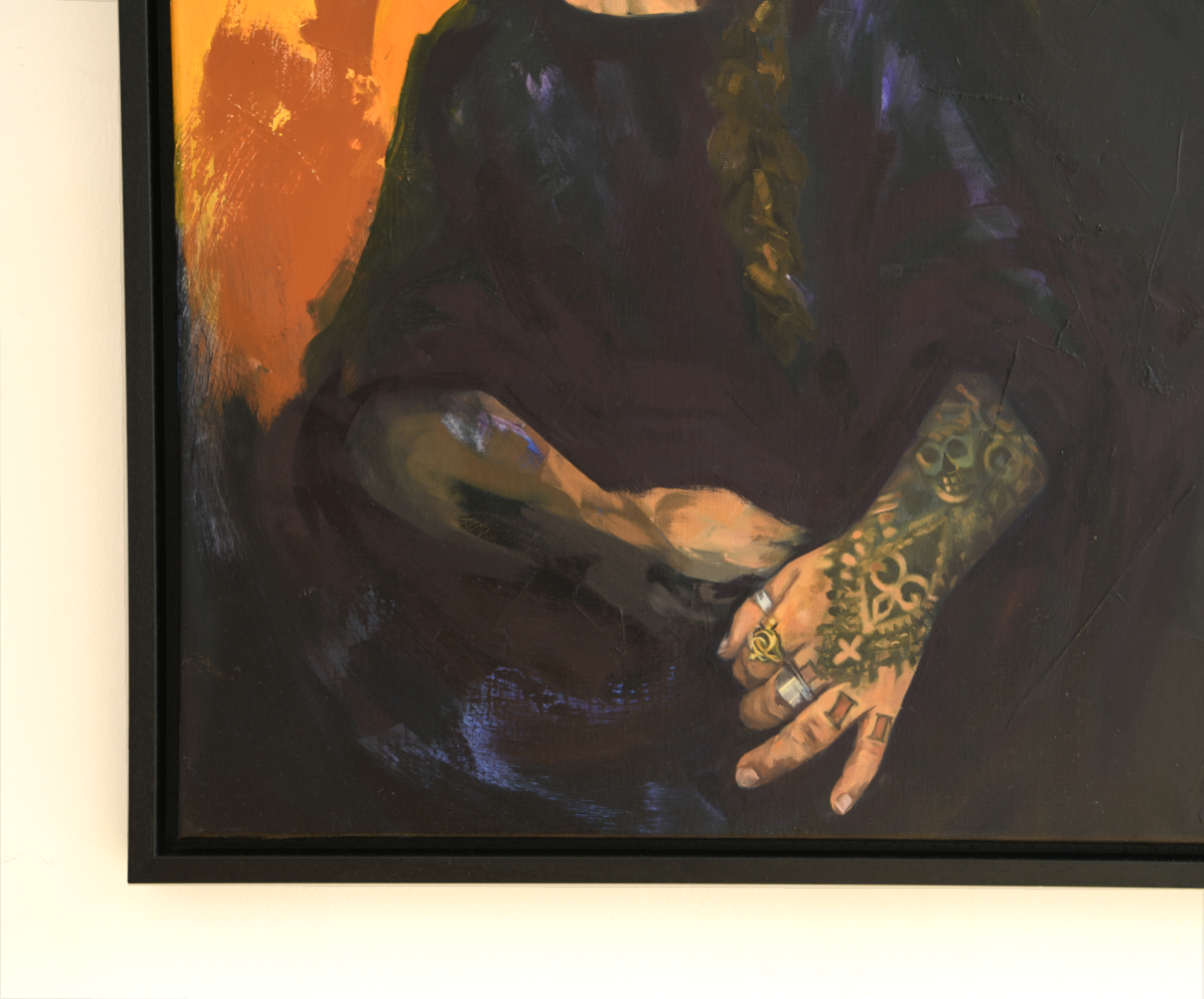 Ella_Starling_Holding Both_Detail.png