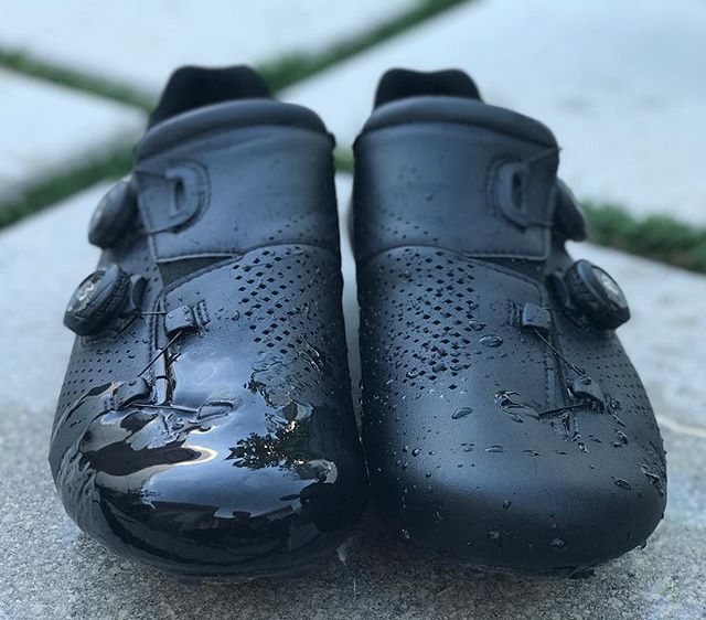 Call Roel to find out how to #waterproof your shoes for the winter! ❄️💧
This is an iPhone photo of the new @bicyclearmor fabric coating!! 😳 It legitimately will change your season! #warmfeet #nosnow #drytoes #winterseason #cycling #coatings #bicycl