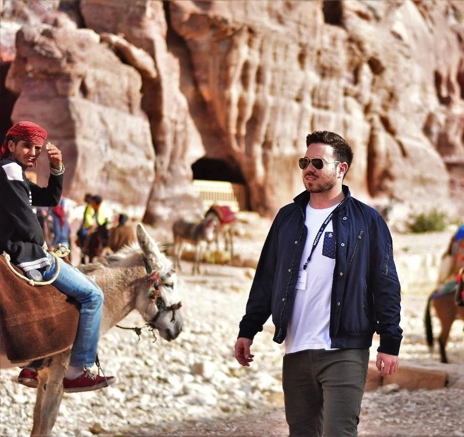 Thinking of the #poweroftravel in #Petra. 📷 by @turk.lens .
.
.
#Tourism4Jordan #MyJordanJourney #VisitJordan #VisitaJordania #Travelforgood #travel #instatravel #WorldWonder