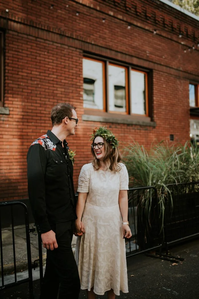 this-couple-celebrated-their-7th-anniversary-with-an-urban-adventure-vow-renewal-in-portland-oregon-jamie-carle-photography-62-700x1050.jpg