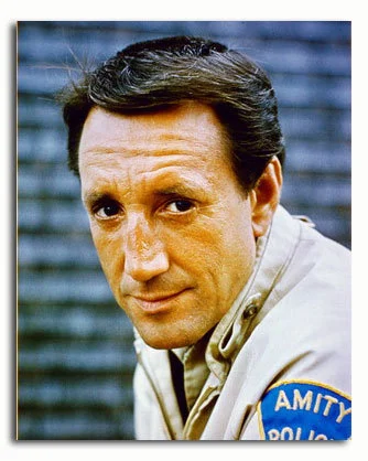ss3439995_-_photograph_of_roy_scheider_as_police_chief_martin_brody_from_jaws_available_in_4_sizes_framed_or_unframed_buy_now_at_starstills__56016__80820.1404456709.500.659.jpg