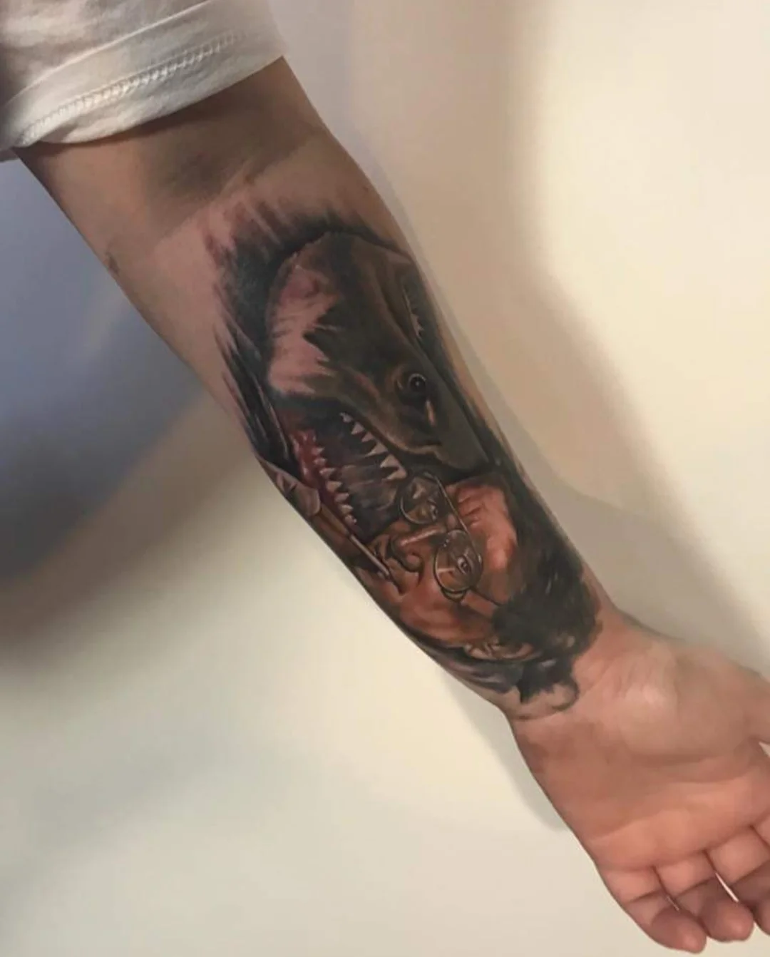 Jaws Fan Wears Love Of Jaws On Her Sleeve