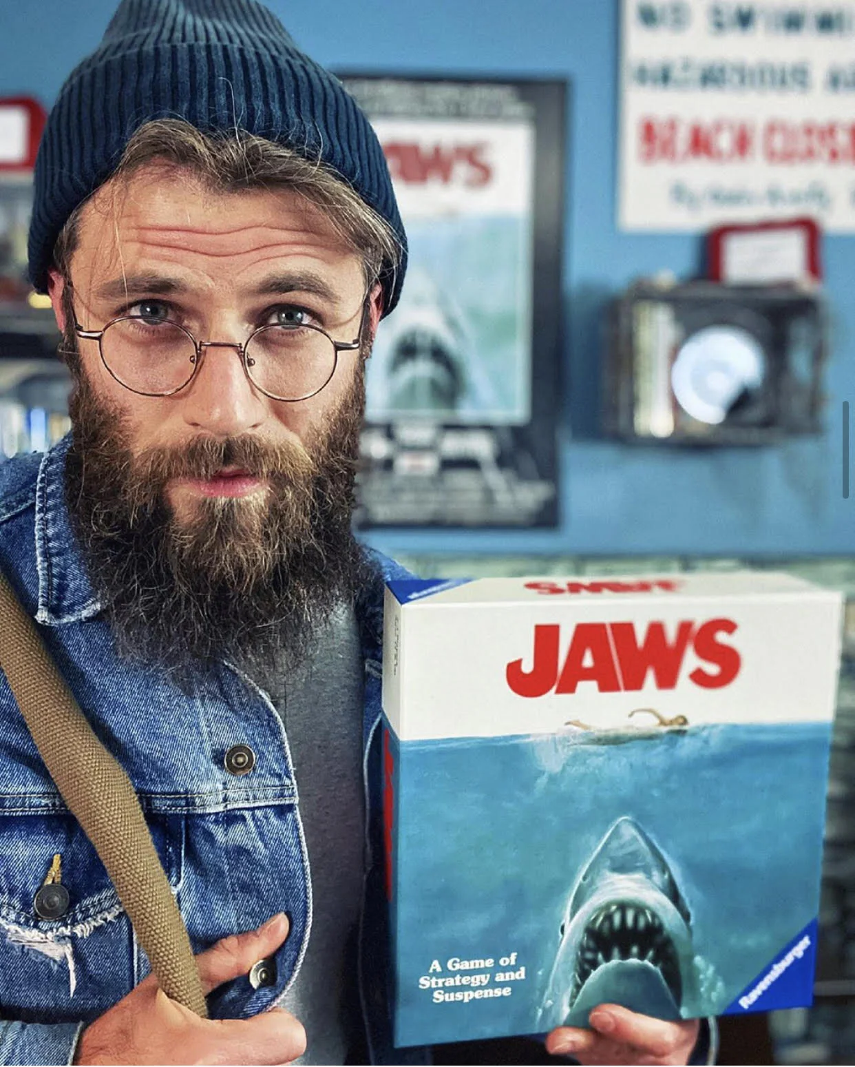 Jaws Fan 'Jony Horror Show' Rocks The Boat