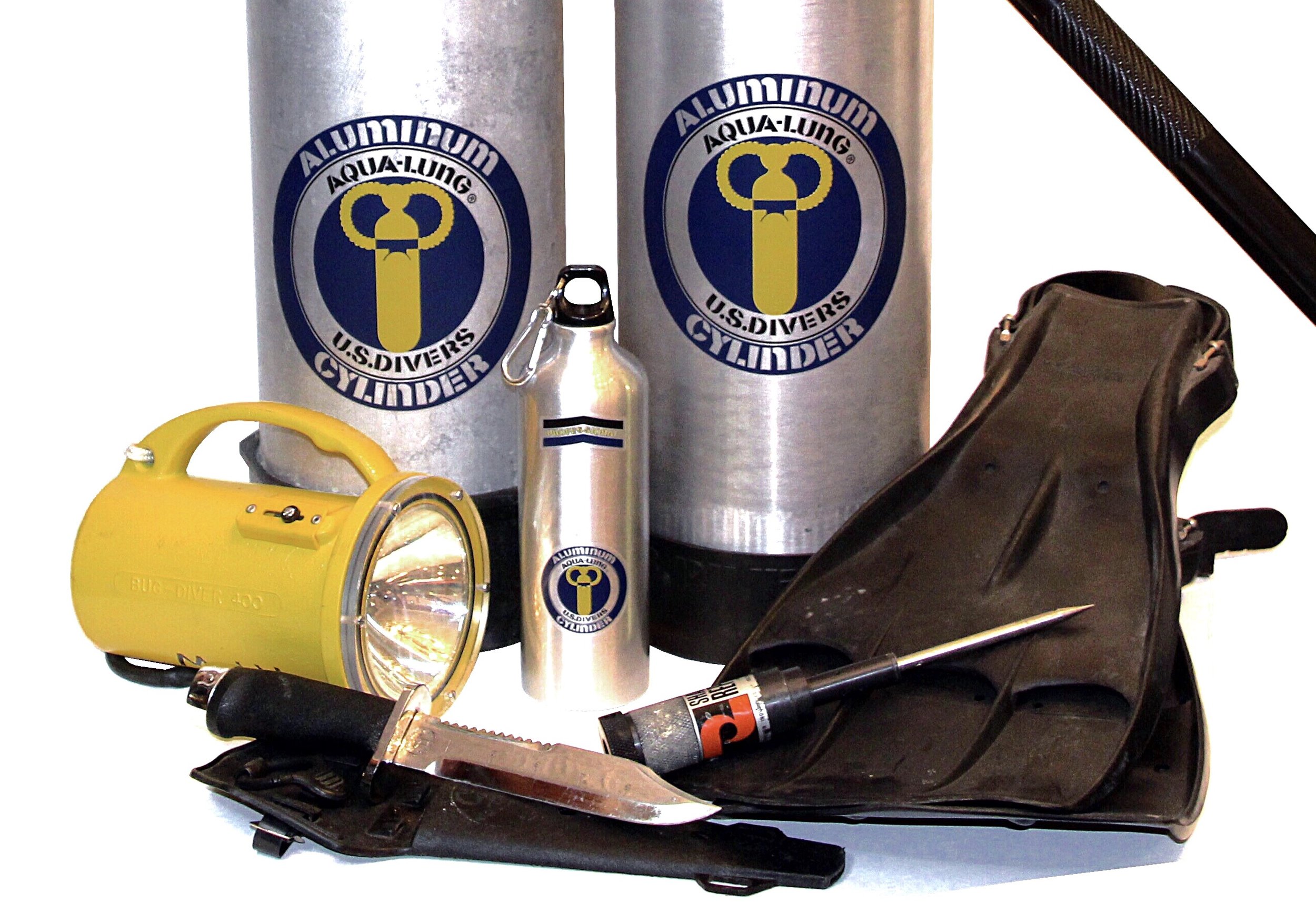 BE MORE MATT HOOPER WITH THESE SCUBA TANK AND SHARK TRACKER THEMED JAWS ITEMS