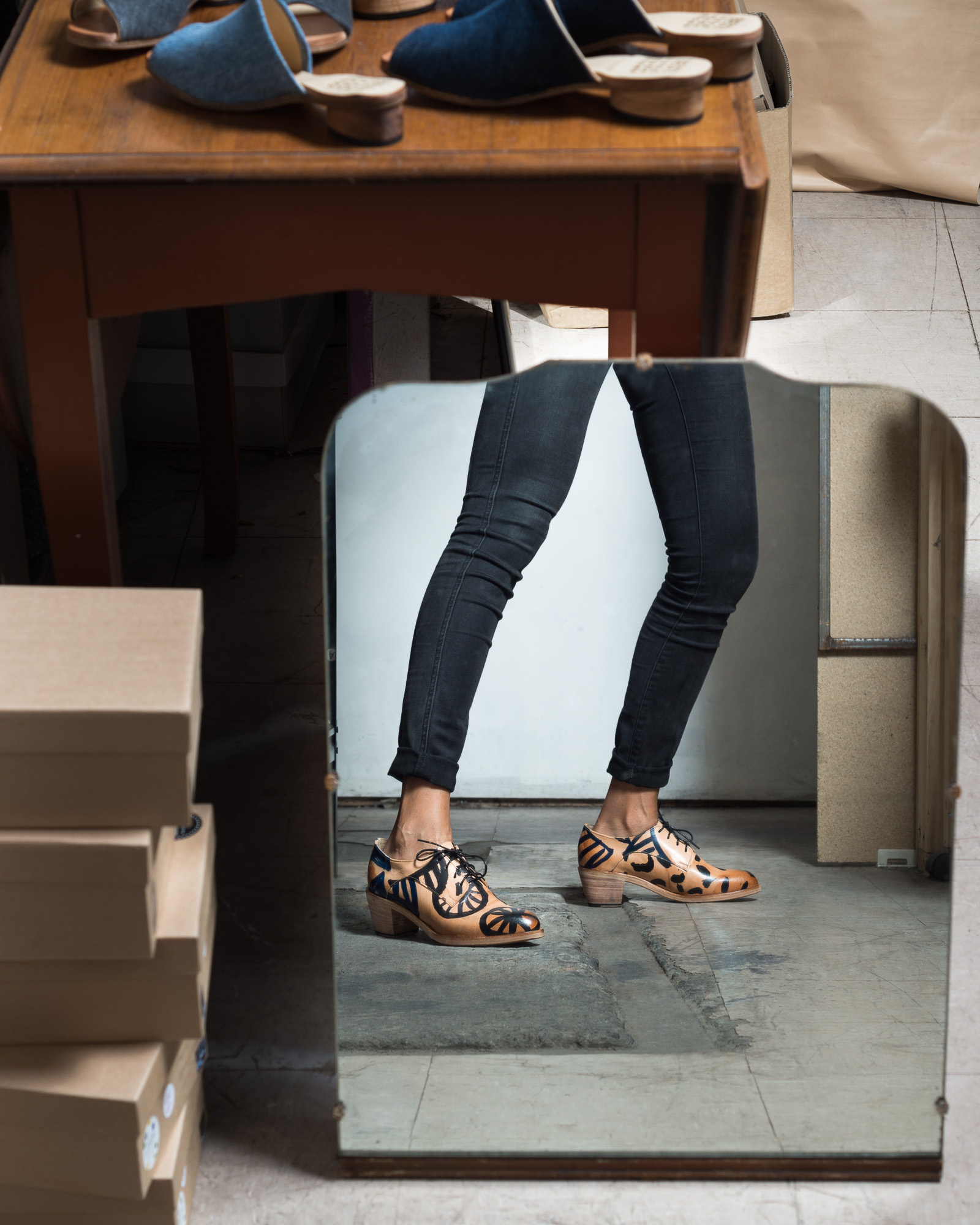 CLAIRE_SHOES_MIRROR_WEB003.jpg