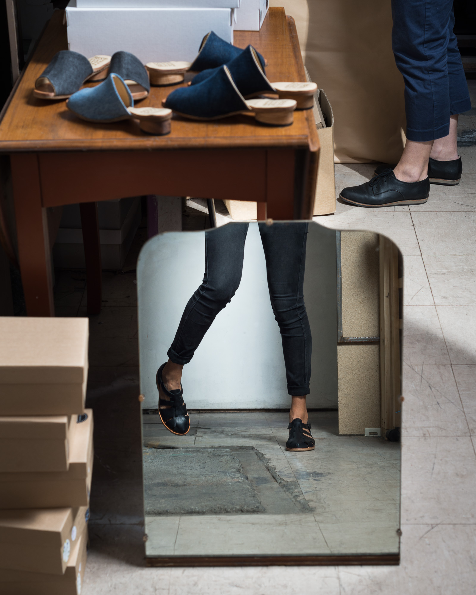 CLAIRE_SHOES_MIRROR_WEB006.jpg