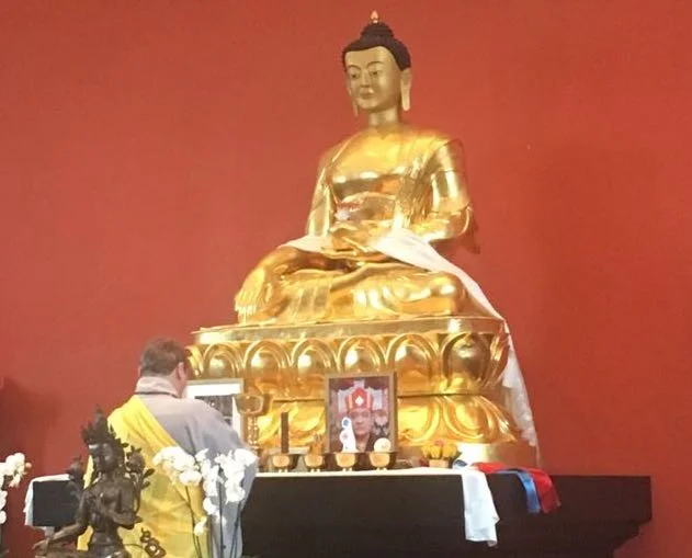 In the presence of around 80 Buddhist practitioners in the conference opening ceremony, Ron Eichhorn, President of the European Buddhist Union offers a khatak (Tibetan scarf, containing eight auspicious symbols) and a lamp to the Buddha. 