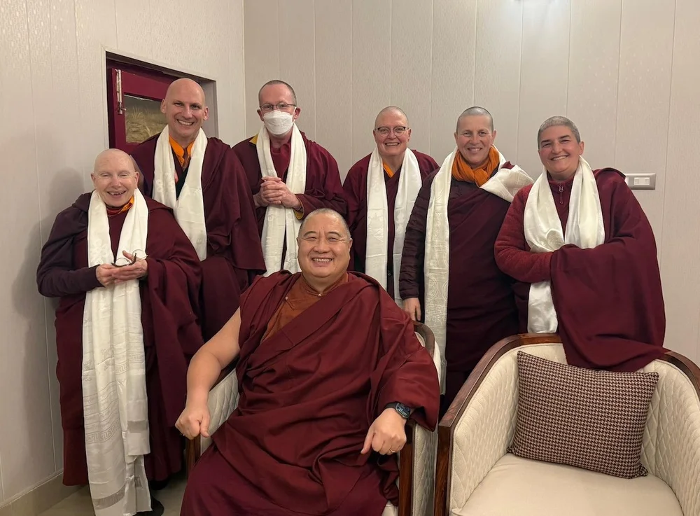 Kyabjé Shechen Rabjam Rinpoche with members of Rigpa's monastic community at Mindrolling Monastery