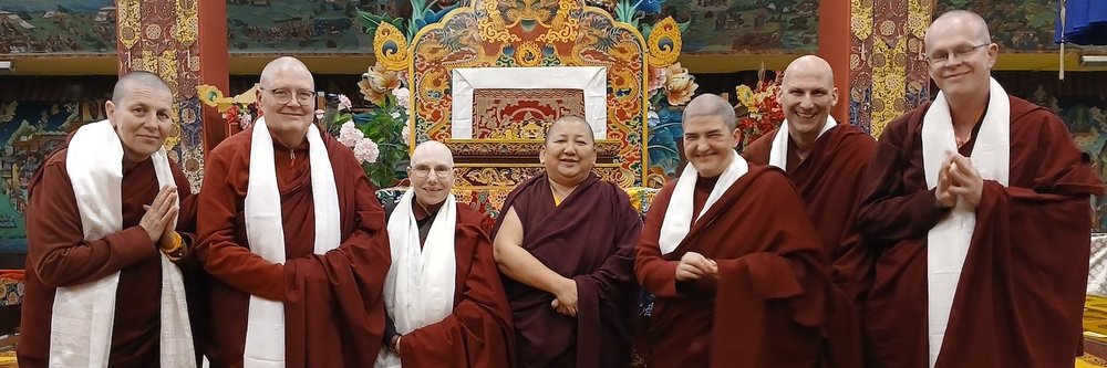 Jetsün Khandro Rinpoche with members of Rigpa's monastic community at Mindrolling Monastery