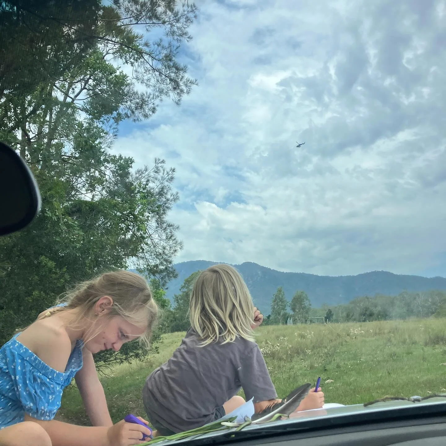 Got no internet at the main house for a few days, so we are parked in the paddock catching wifi from the front cabin, while watching helicopters circle the bushfire on the hill across the river
🛜 🚁 🔥