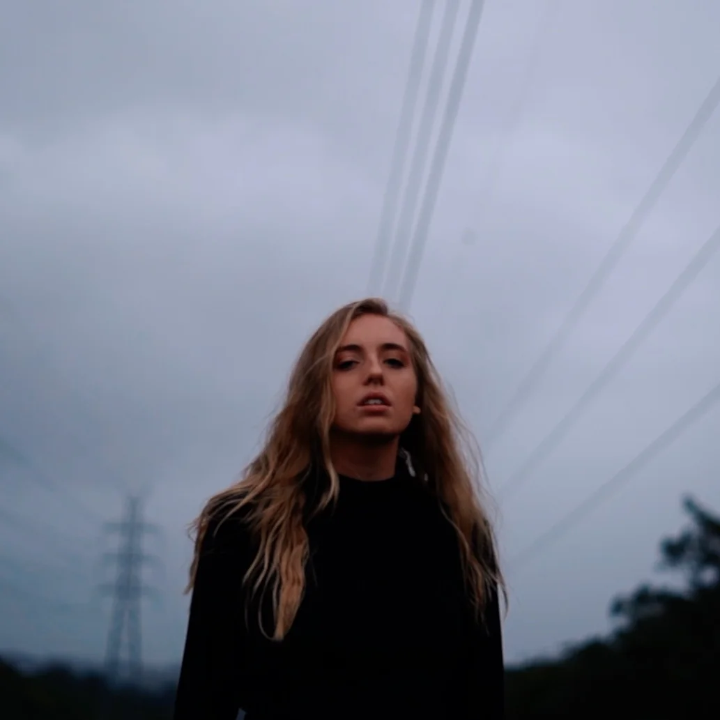 VIDEO PREMIERE: Azura - Yours