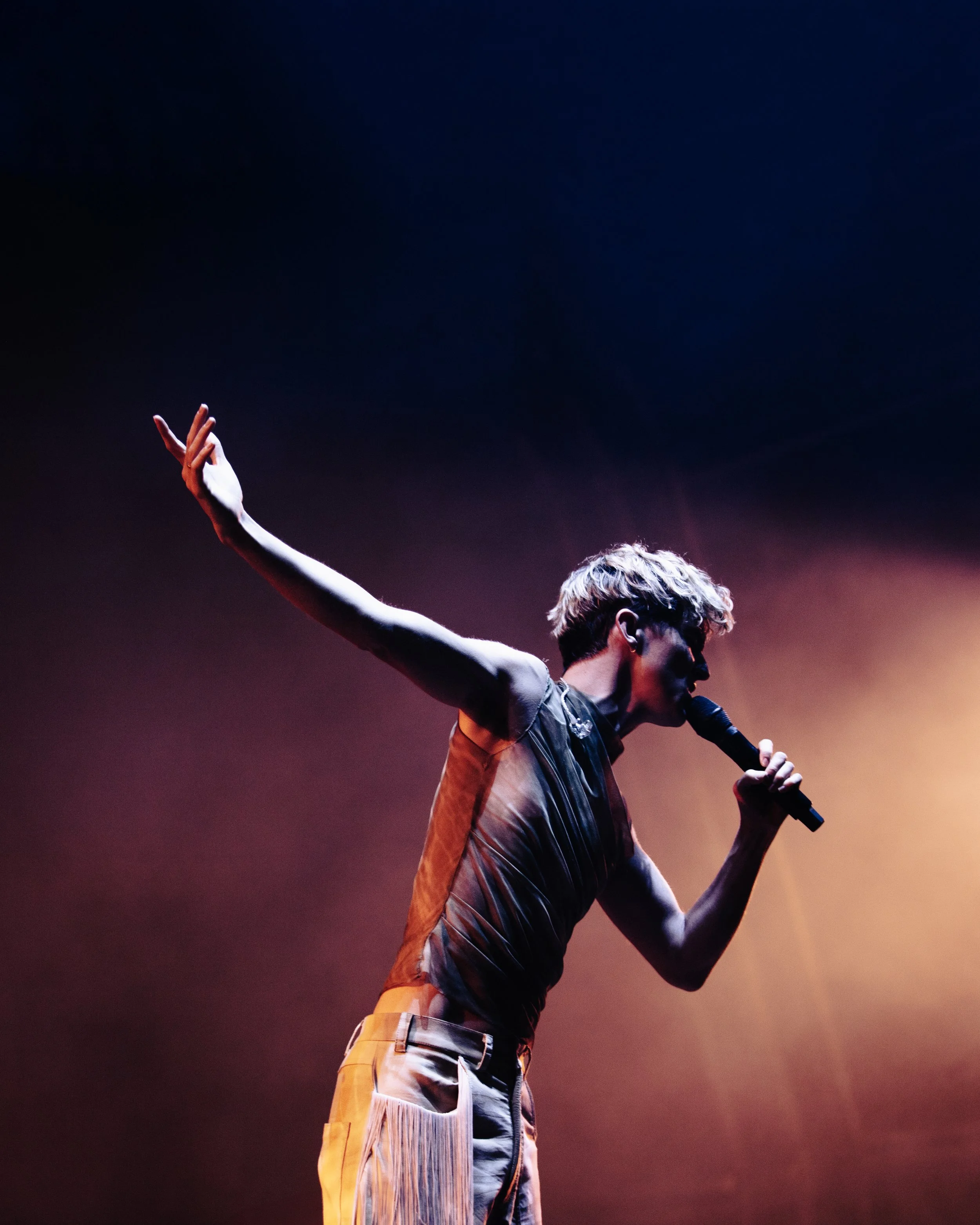 TroyeSivan_JennaElson_FMM_06.jpg