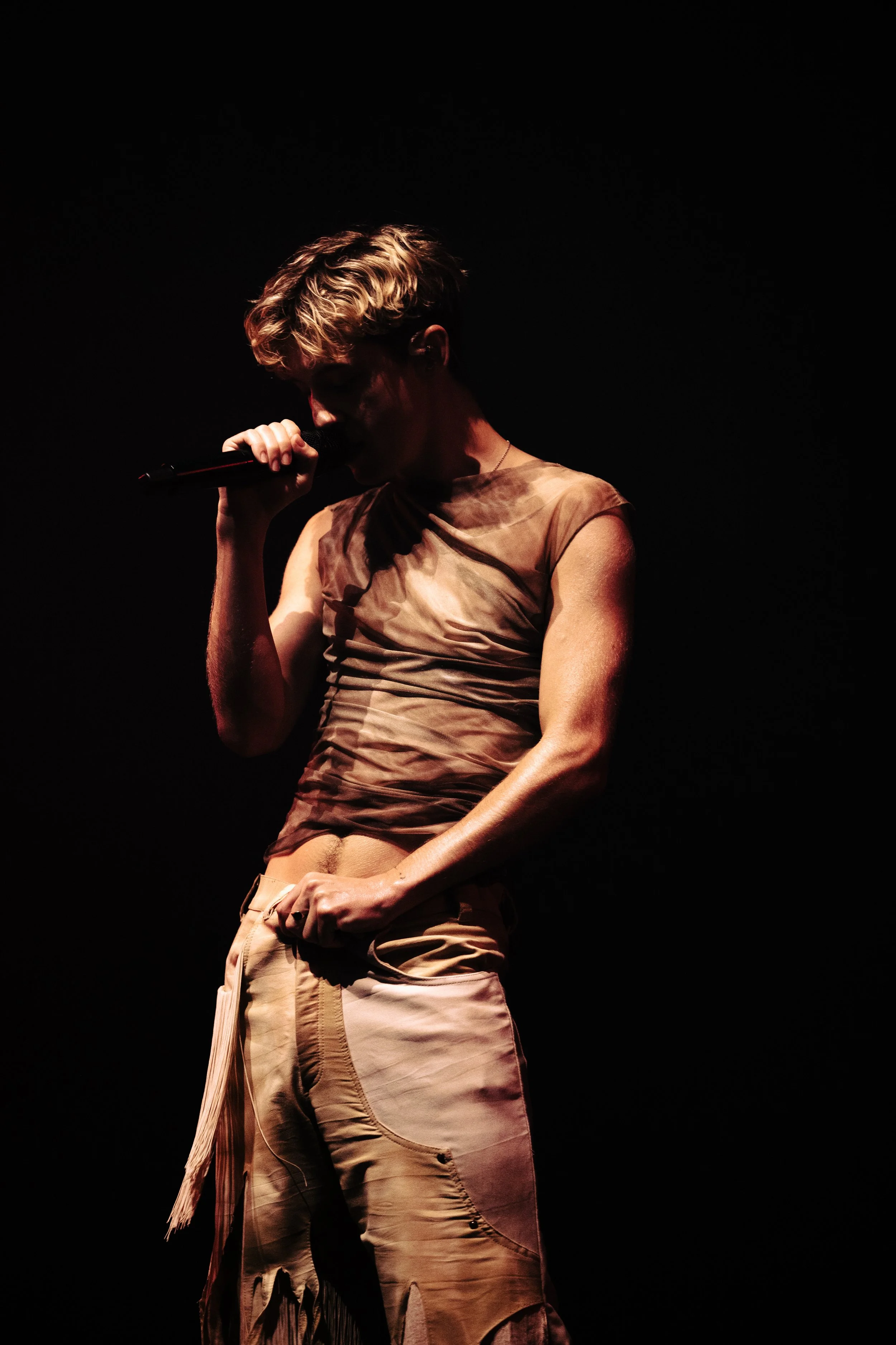 TroyeSivan_JennaElson_FMM_11.jpg