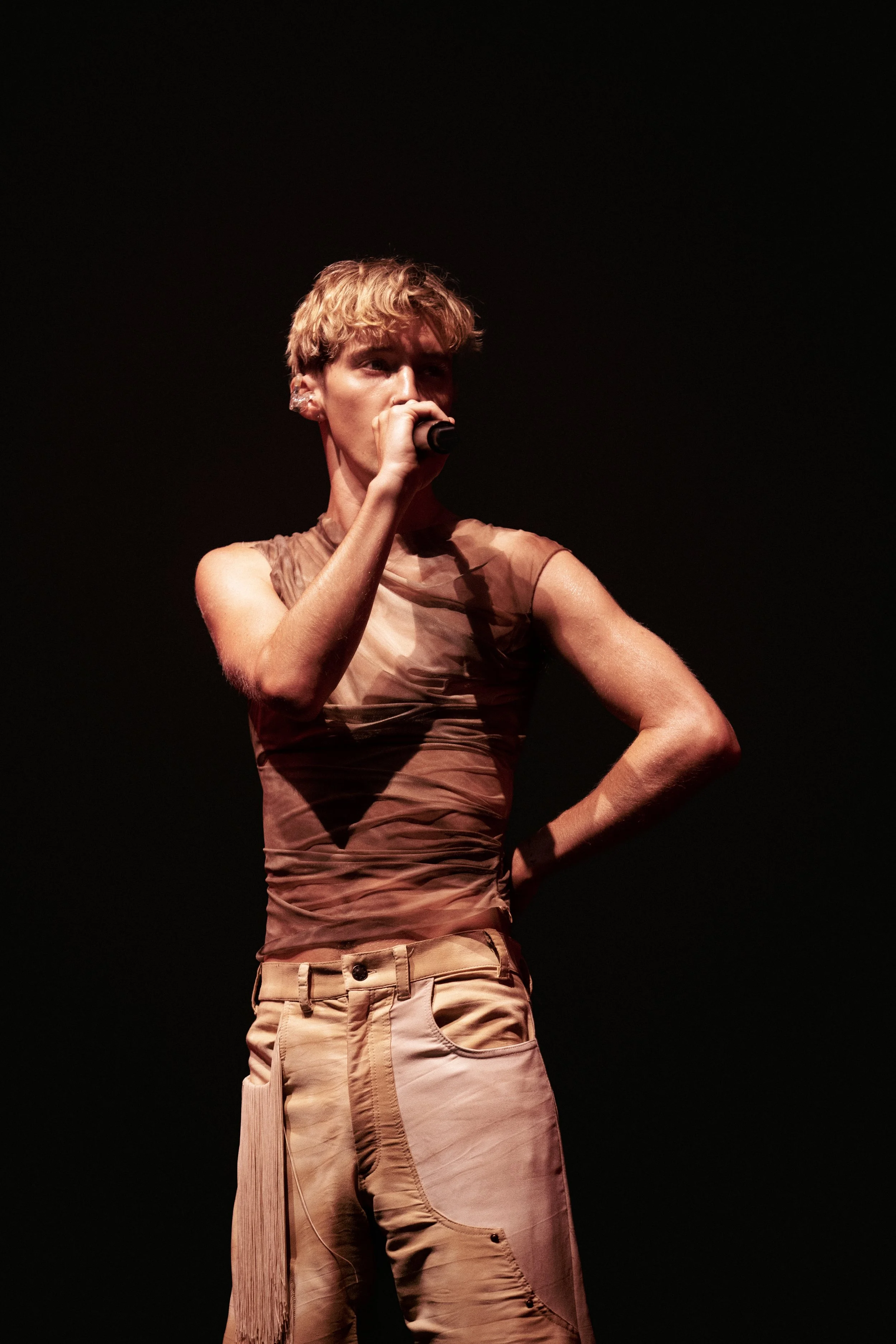 TroyeSivan_JennaElson_FMM_12.jpg