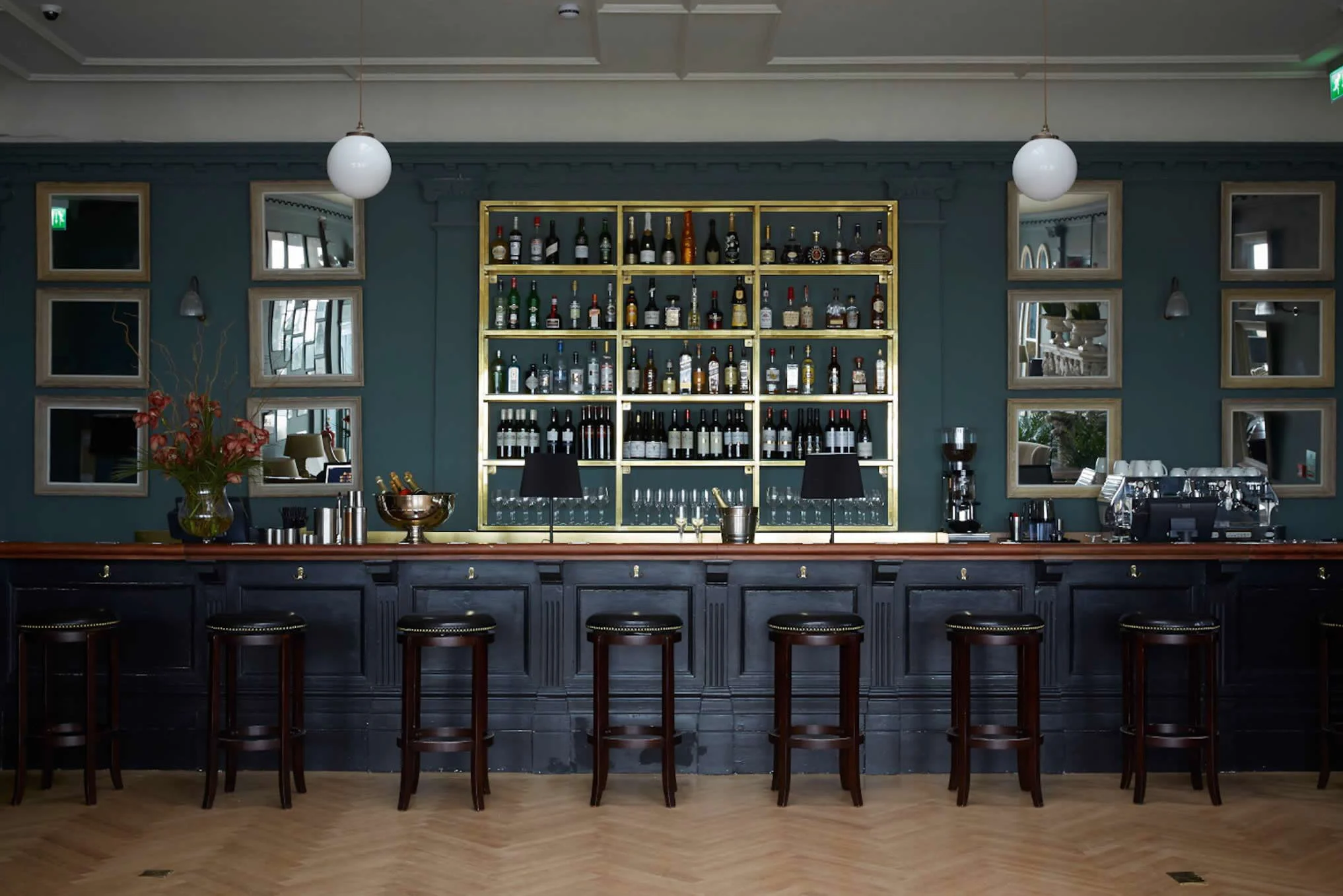 bar.jpg
