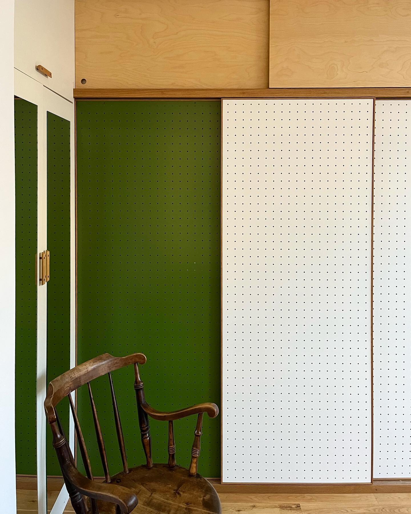 Perforated aluminium sliding doors, oak and birch from a couple of years ago 🍏🧢🐑