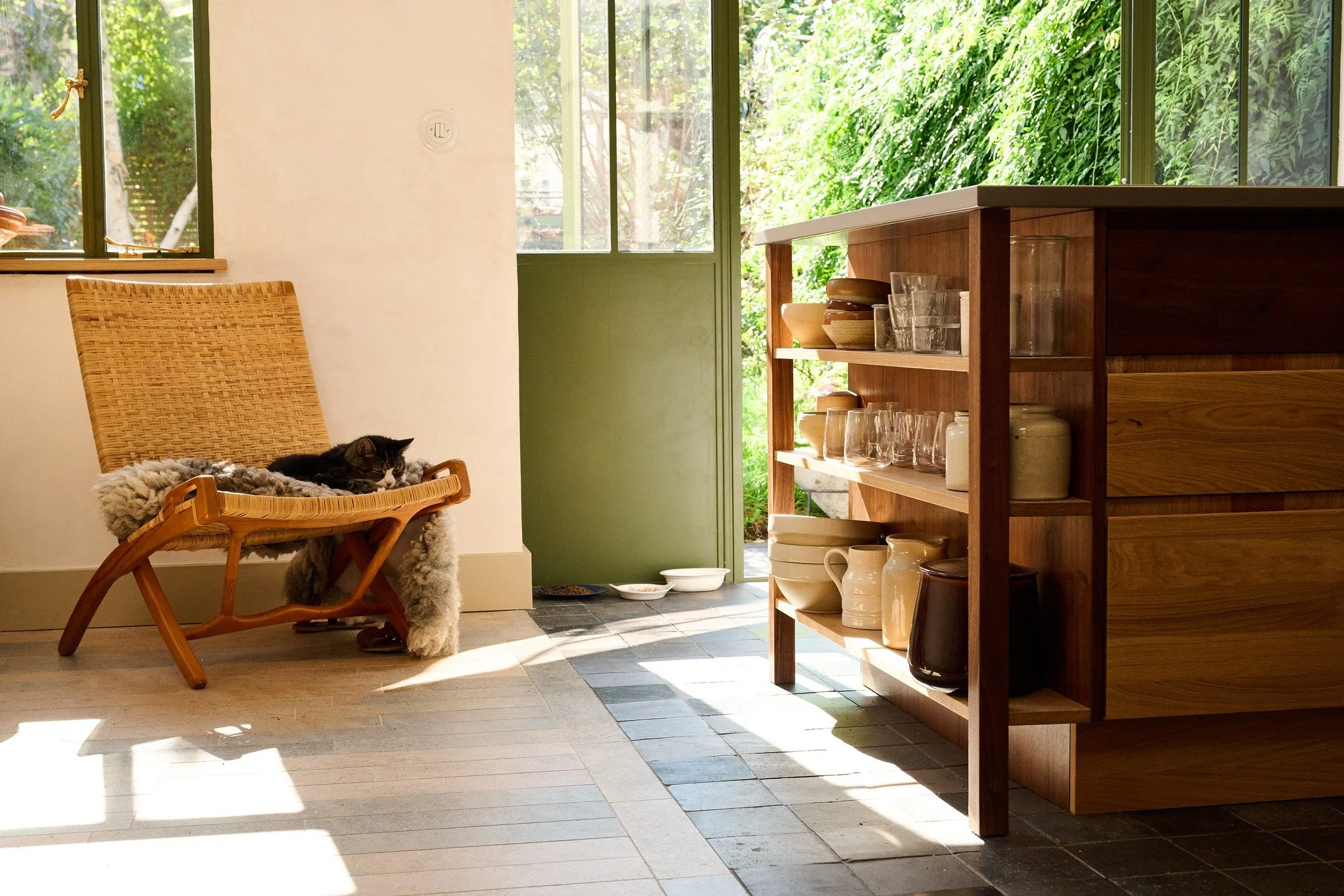 Kitchen for @miriaharris &amp; @tmfharris - long time clients and collaborators.

Warm mix of oak, walnut, sapele set off by stainless steel and brass.

📸 by the excellent @colinrossphoto