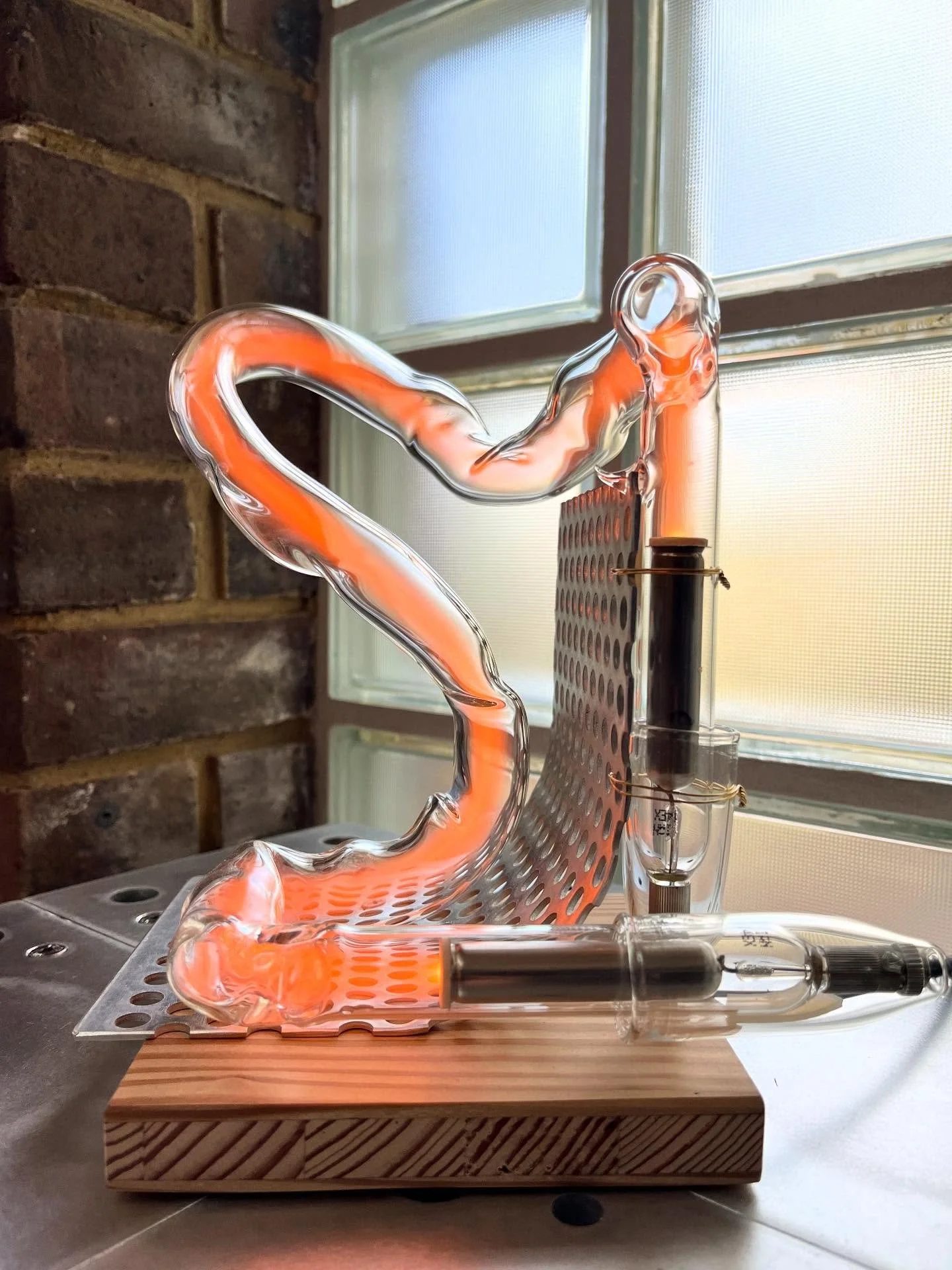 Helium lamp made in Porto with the help and diligent instruction of @jochen.holz &amp; @neonworkshops 

Was great to work in a completely new way, neither adding or subtracting material but instead manipulating it with a flame. 

Table is an assembla