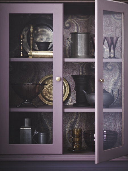 шкаф Икеа, покрашенный в фиолетовый цвет&nbsp;  источник  