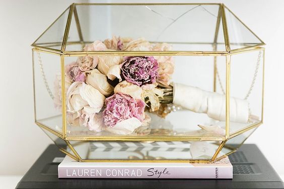 Стоит ли копить хлам в память о свадебном дне?