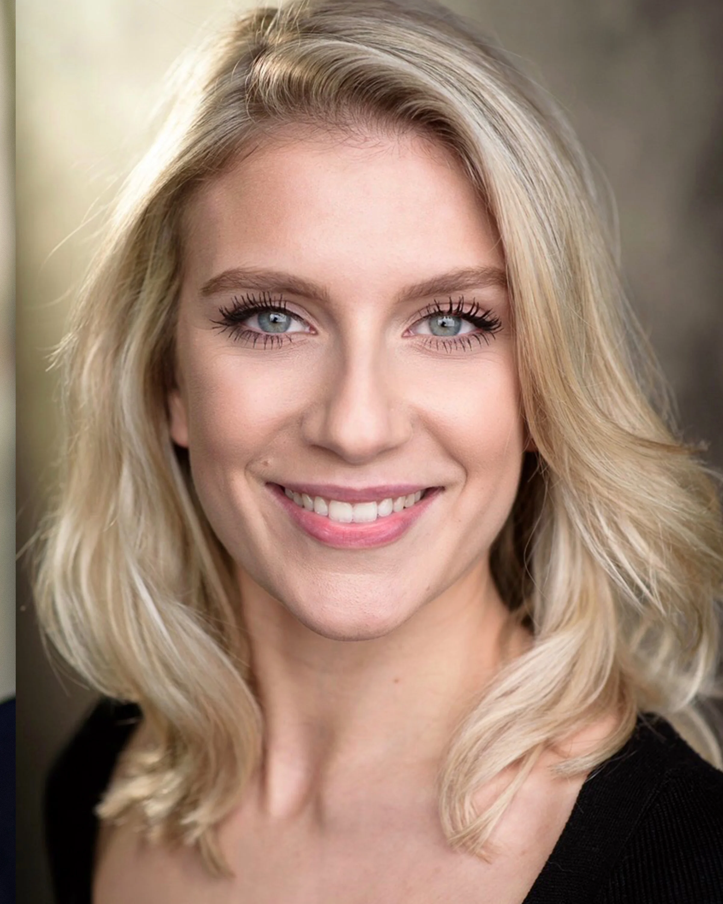 Robertson, Izzi headshot.jpg
