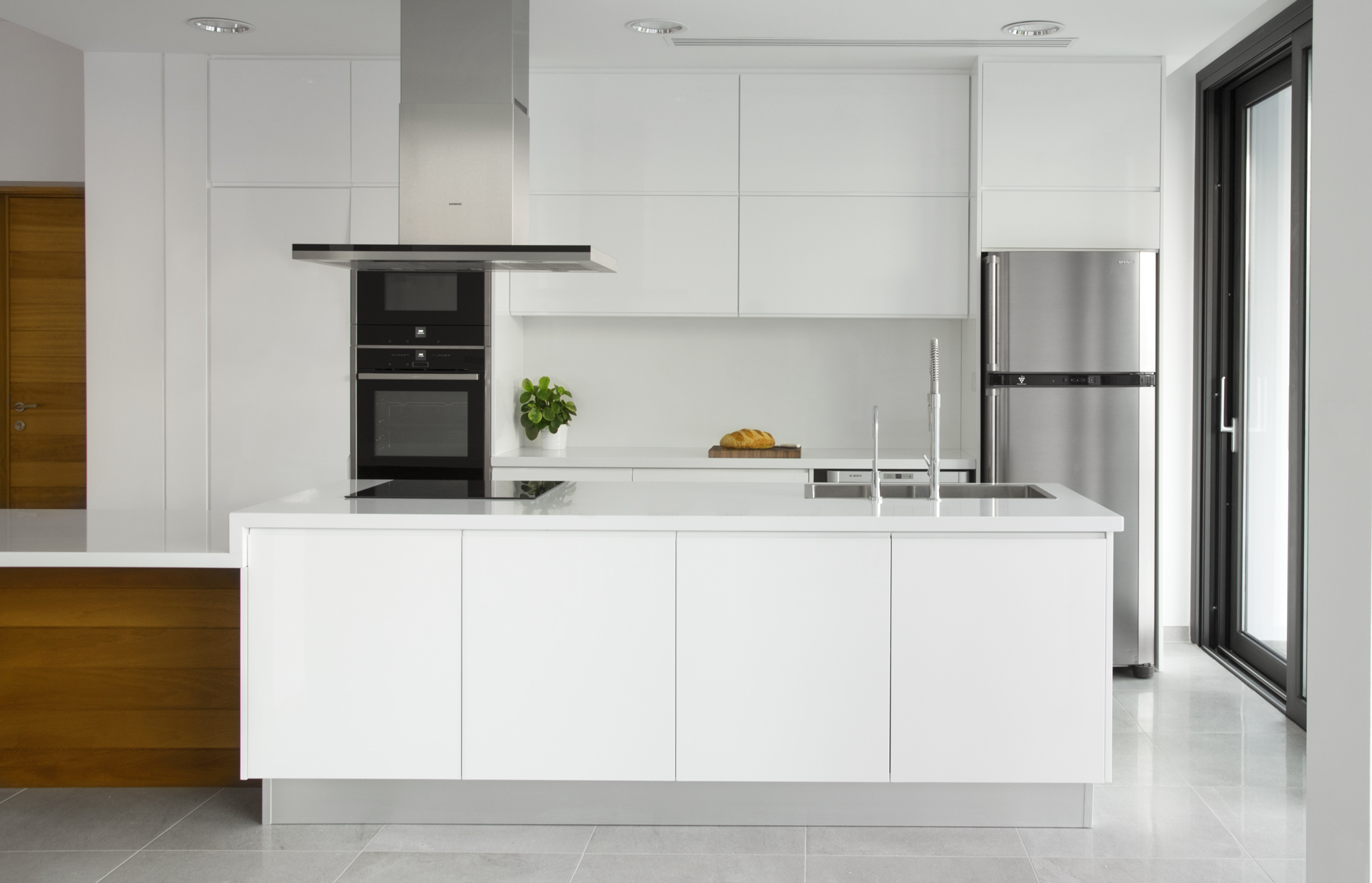 Kitchen white island