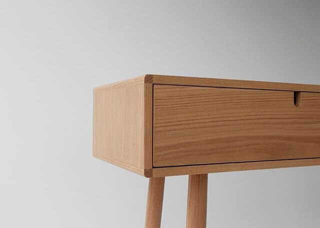 #Custommade #sideboard with beautifully simple joint details. .
.

Photography @__i_____d
.

#oak #minimal #design #furniture #joinery #wood #veneer #woodfurniture #table #furnituredesign #interior #interiordesign #carpenters #cypruscarpenter #maggli